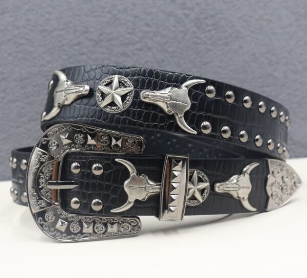Y2K Gothic Punk Skull Studded Belt – Vintage Western Rhinestone Buckle Leather Belt with Cross & Fleur-de-Lis Metal Accents