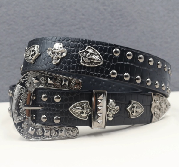 Y2K Gothic Punk Skull Studded Belt – Vintage Western Rhinestone Buckle Leather Belt with Cross & Fleur-de-Lis Metal Accents