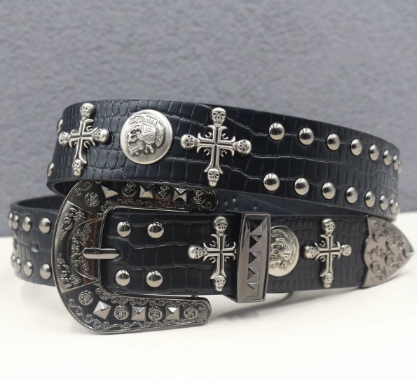 Y2K Gothic Punk Skull Studded Belt – Vintage Western Rhinestone Buckle Leather Belt with Cross & Fleur-de-Lis Metal Accents