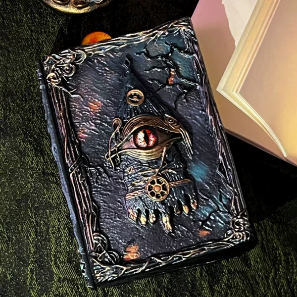Gothic Cthulhu Eye Vintage Loose-Leaf Journal Notebook – Refillable A5/A6 Dark Aesthetic Grimoire & Gift Set