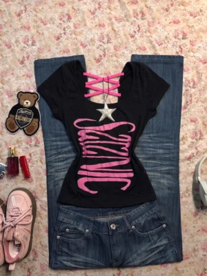 Y2K Cyber Graffiti Print Fitted T-Shirt – Pink Criss-Cross Strappy Neck Short Sleeve Slim Fit Crop Top