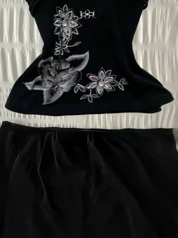Y2K Vintage Floral Graphic Cami Top – Gothic V-Neck Spaghetti Strap Slim Fit Corset-Style Tank Top