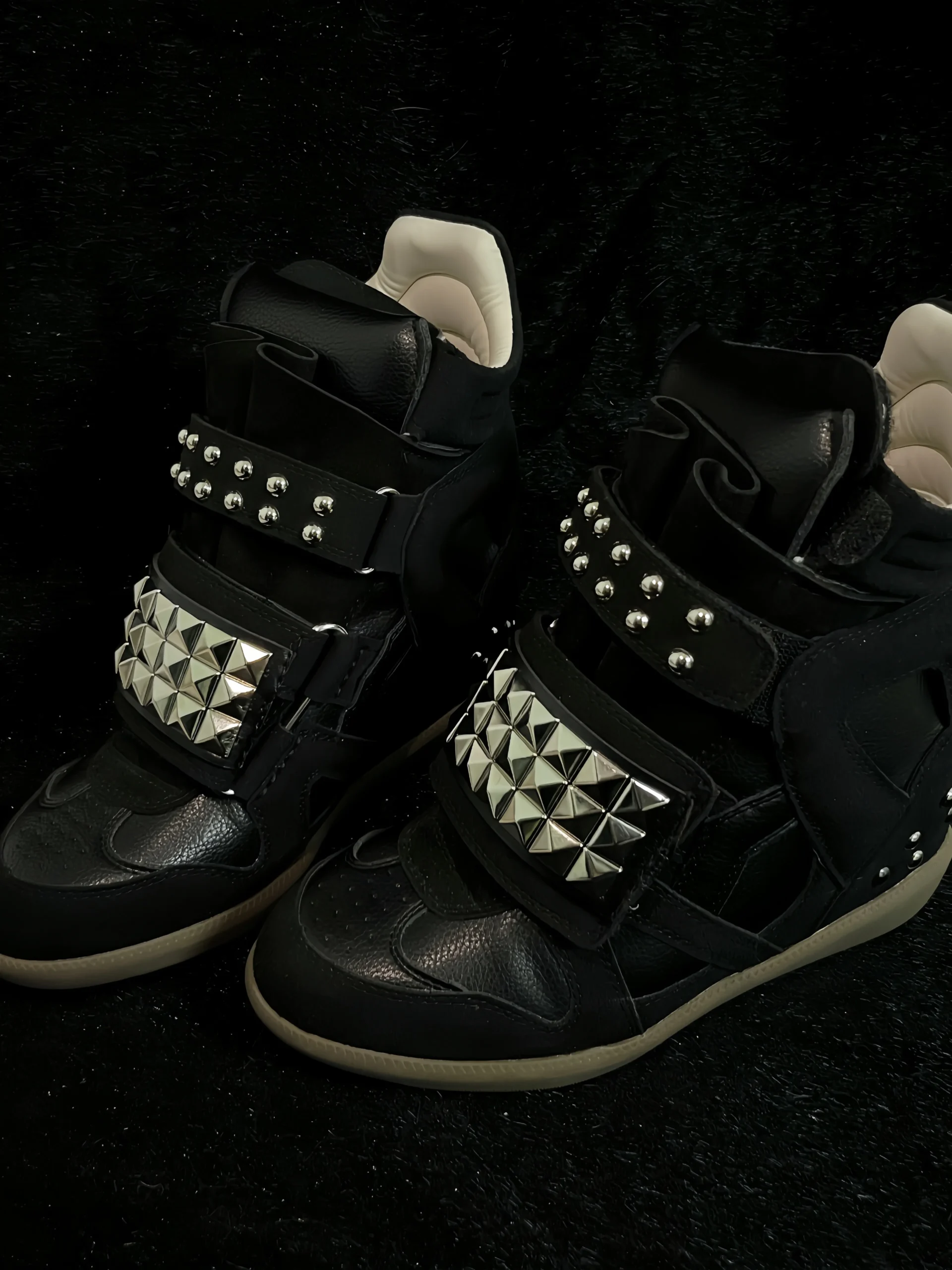 Y2K Visual Kei Studded Wedge High-Top Sneakers – Unisex Black Cyber ​​Punk Alternative Subculture Platform Shoes with Hidden Wedge Heel