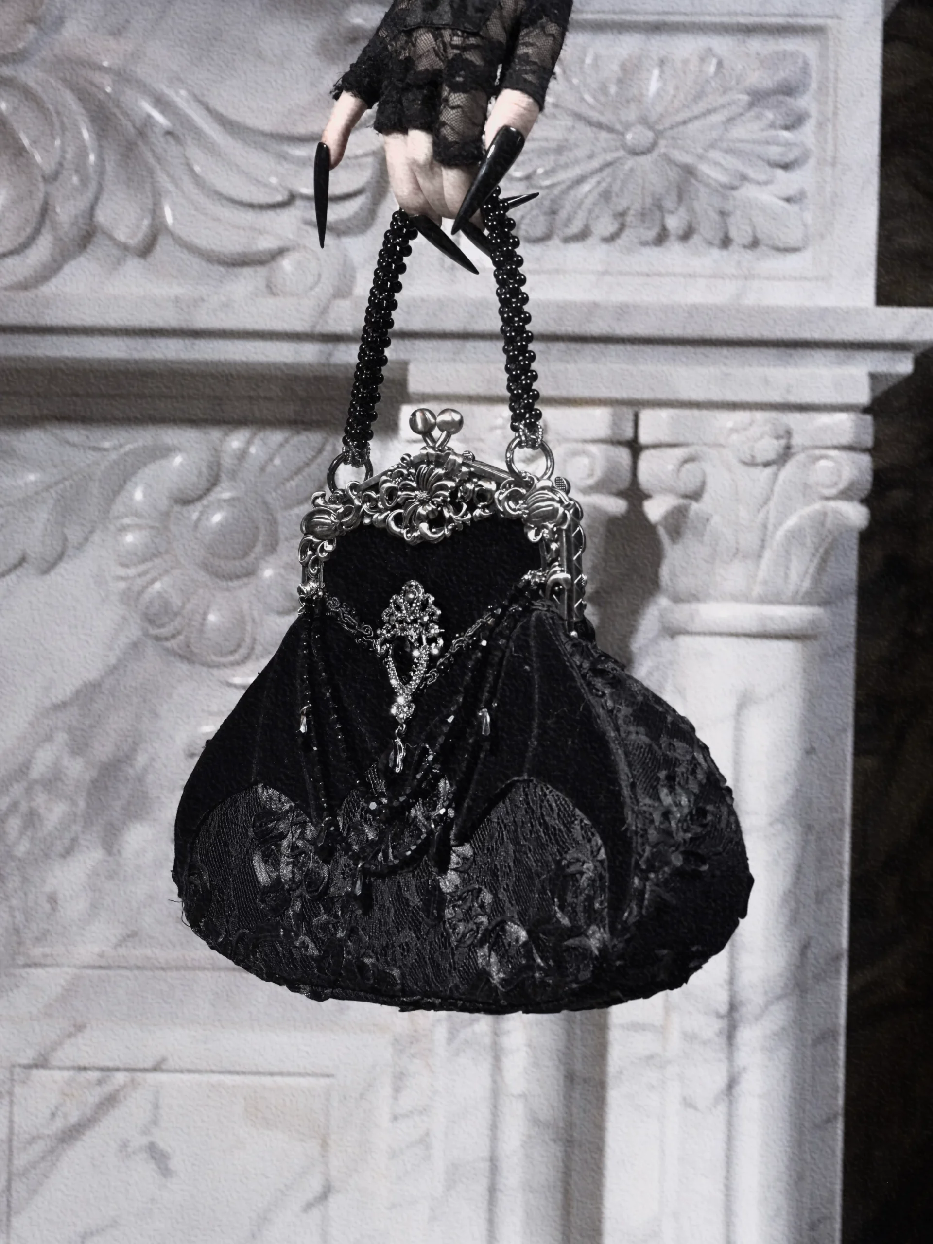 O1CN01PY1gCT1aO9d7EocX4_!!1798613319 Blood Supply Day of Mourning Gothic Velvet Handbag – Vintage Victorian Kiss-Lock Purse with Rhinestones & Beaded Chain for Halloween
